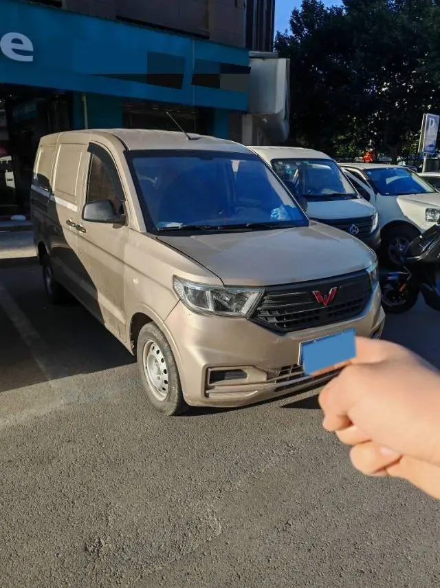 2019 WuLing HongGuang V 1.5L 99HP L4 6MT,autocango,china used car exporter,china ev exporter,chinese used car exporter,chinese used ev exporter