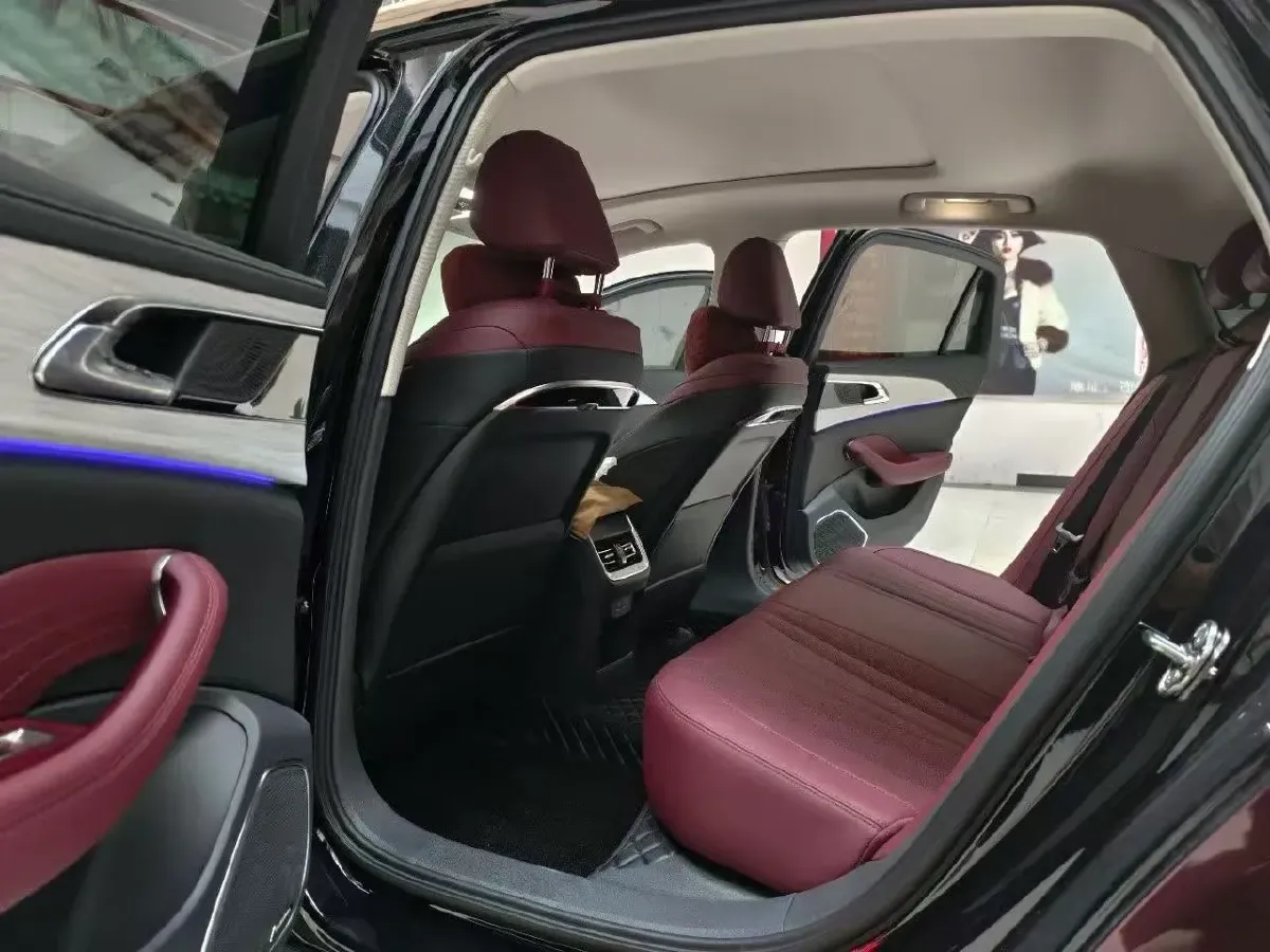 2025 HongQi H5 1.5T 169HP L4 1DHT Hybrid,autocango,china used car exporter,china ev exporter,chinese used car exporter,chinese used ev exporter