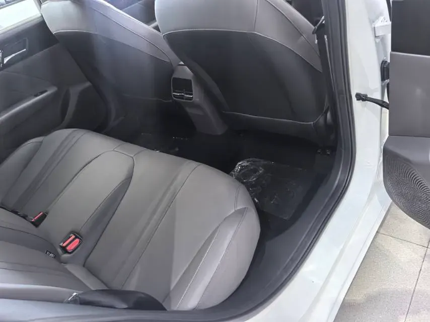 2026 Geely Emgrand 1.5L 120HP L4 CVT,autocango,china used car exporter,china ev exporter,chinese used car exporter,chinese used ev exporter
