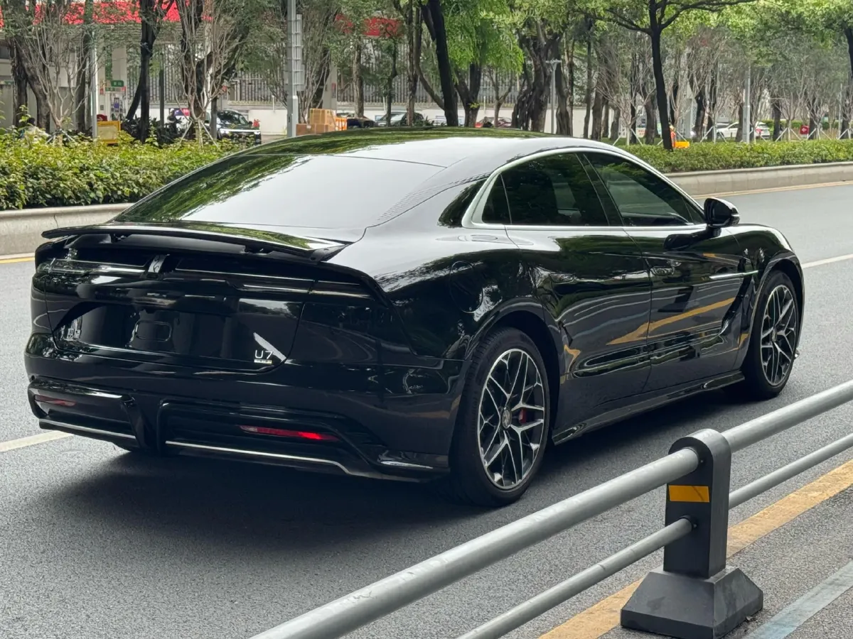 2025 YangWang U7 BEV 135.5KWH,autocango,china used car exporter,china ev exporter,chinese used car exporter,chinese used ev exporter