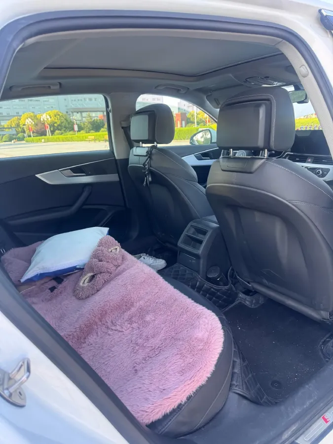 2020 Audi A4L 2.0T 190HP L4 7DCT,autocango,china used car exporter,china ev exporter,chinese used car exporter,chinese used ev exporter