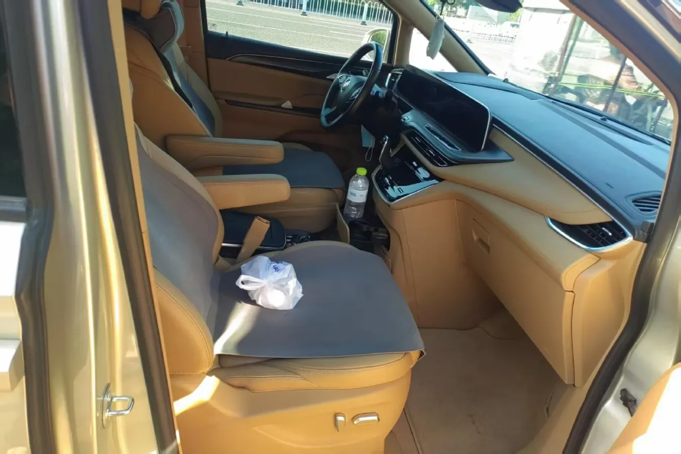 2020 Buick GL8 2.0T 237HP L4 9AT,autocango,china used car exporter,china ev exporter,chinese used car exporter,chinese used ev exporter