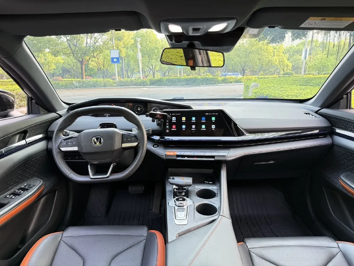 2023 ChangAn UNI-V 1.5T 188HP L4 7DCT,autocango,china used car exporter,china ev exporter,chinese used car exporter,chinese used ev exporter