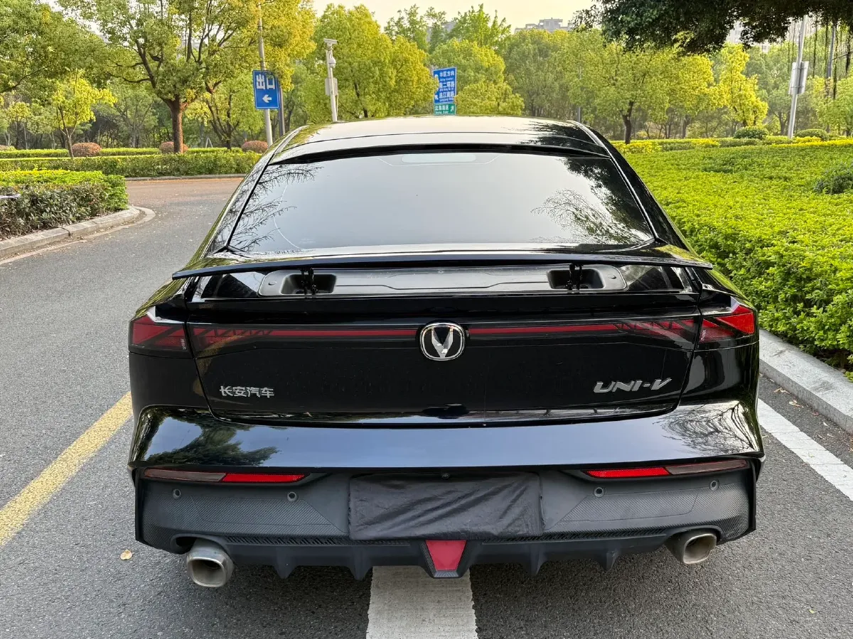 2023 ChangAn UNI-V 1.5T 188HP L4 7DCT,autocango,china used car exporter,china ev exporter,chinese used car exporter,chinese used ev exporter