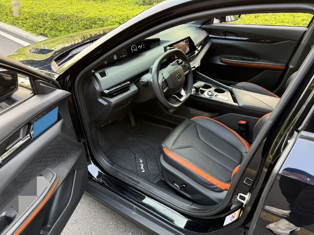 2023 ChangAn UNI-V 1.5T 188HP L4 7DCT,autocango,china used car exporter,china ev exporter,chinese used car exporter,chinese used ev exporter