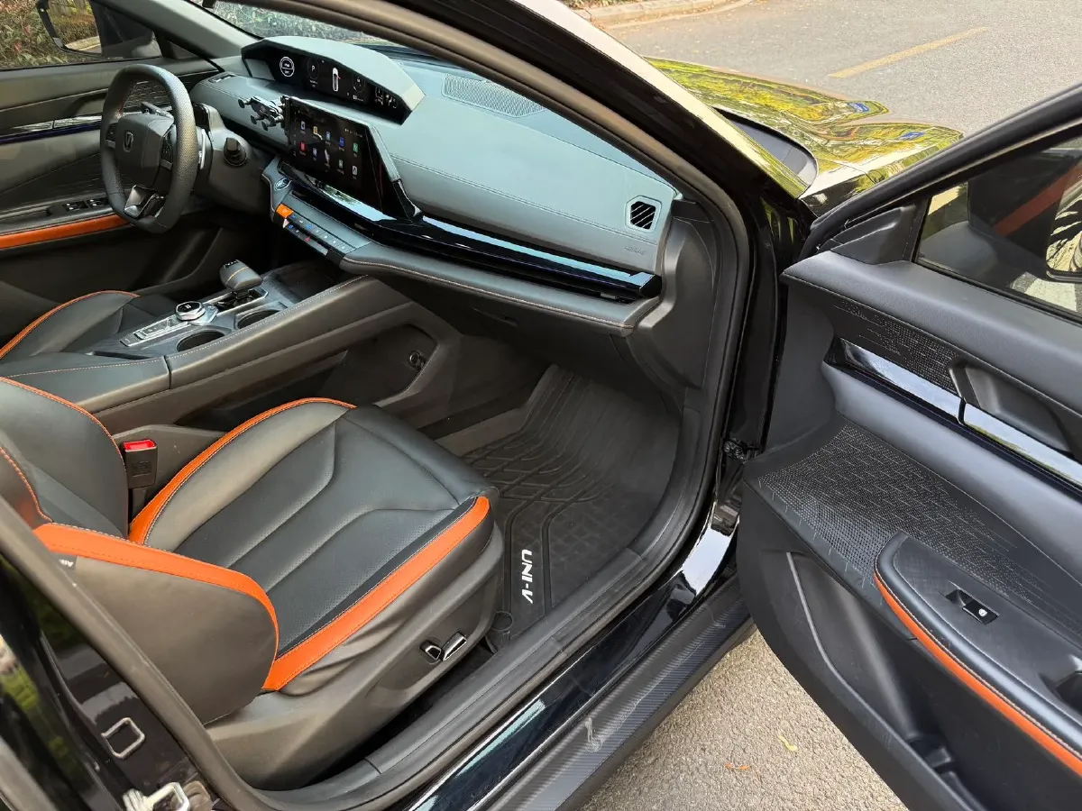 2023 ChangAn UNI-V 1.5T 188HP L4 7DCT,autocango,china used car exporter,china ev exporter,chinese used car exporter,chinese used ev exporter