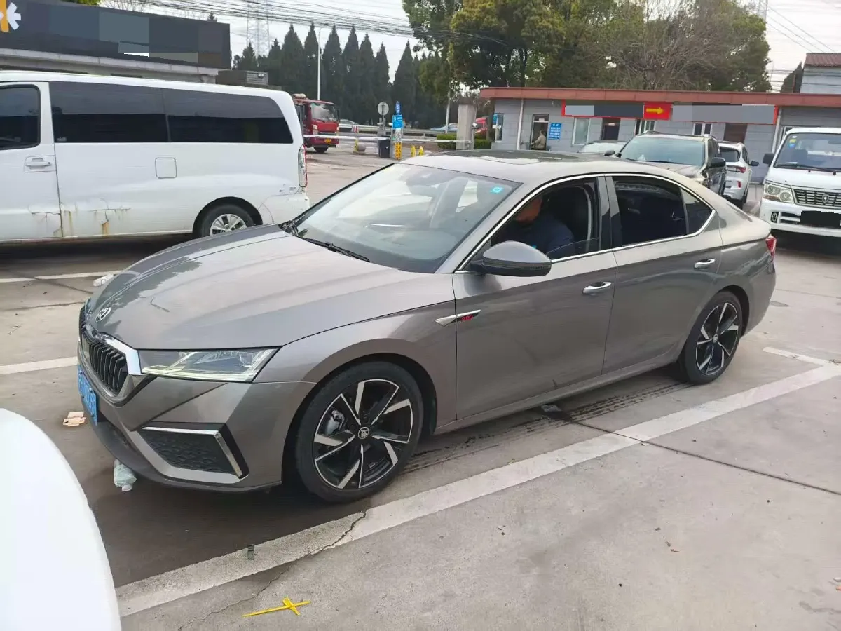 2021 Skoda Octavia 1.4T 150HP L4 7DCT,autocango,china used car exporter,china ev exporter,chinese used car exporter,chinese used ev exporter