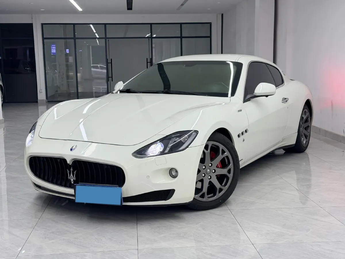 2013 Maserati GranTurismo 4.7L 460HP V8 6AT,autocango,china used car exporter,china ev exporter,chinese used car exporter,chinese used ev exporter
