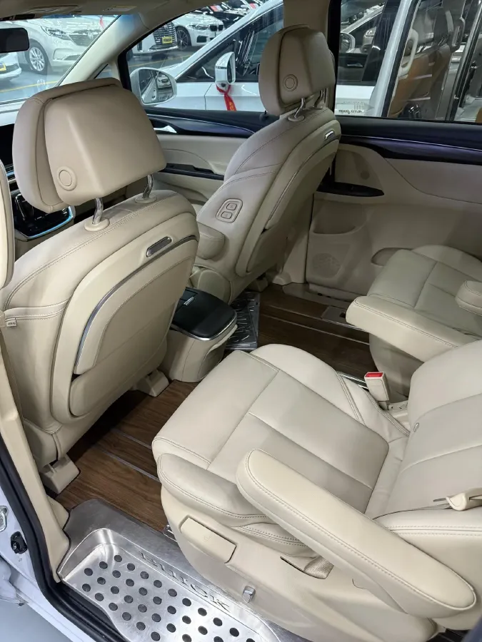 2023 Buick GL8 2.0T 237HP L4 9AT,autocango,china used car exporter,china ev exporter,chinese used car exporter,chinese used ev exporter