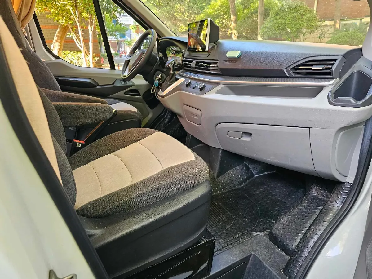2019 MAXUS XinTu V90 2.0T 148HP L4 6MT,autocango,china used car exporter,china ev exporter,chinese used car exporter,chinese used ev exporter
