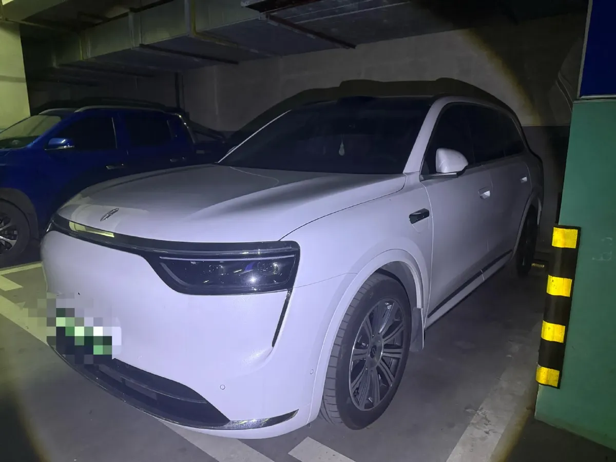 2025 AITO AITO M8 REEV 160HP REEV 53.4KWH,autocango,china used car exporter,china ev exporter,chinese used car exporter,chinese used ev exporter