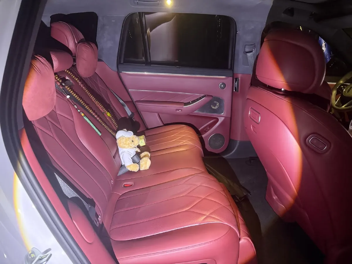 2025 AITO AITO M8 REEV 160HP REEV 53.4KWH,autocango,china used car exporter,china ev exporter,chinese used car exporter,chinese used ev exporter