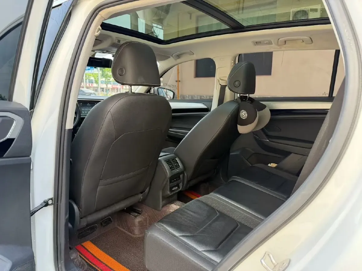 2019 Jeep Cherokee 2.0T 234HP L4 9AT,autocango,china used car exporter,china ev exporter,chinese used car exporter,chinese used ev exporter