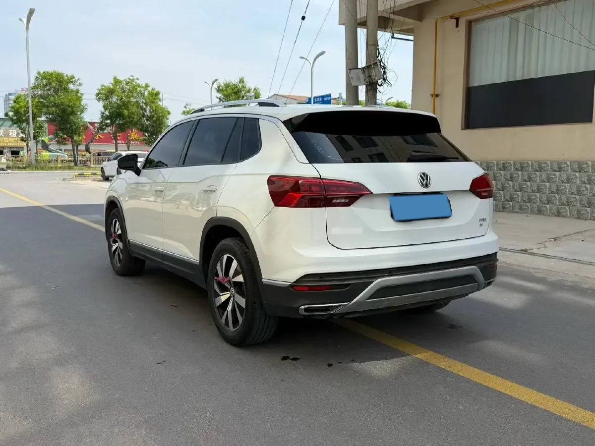 2019 Jeep Cherokee 2.0T 234HP L4 9AT,autocango,china used car exporter,china ev exporter,chinese used car exporter,chinese used ev exporter