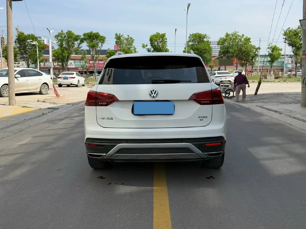 2019 Jeep Cherokee 2.0T 234HP L4 9AT,autocango,china used car exporter,china ev exporter,chinese used car exporter,chinese used ev exporter
