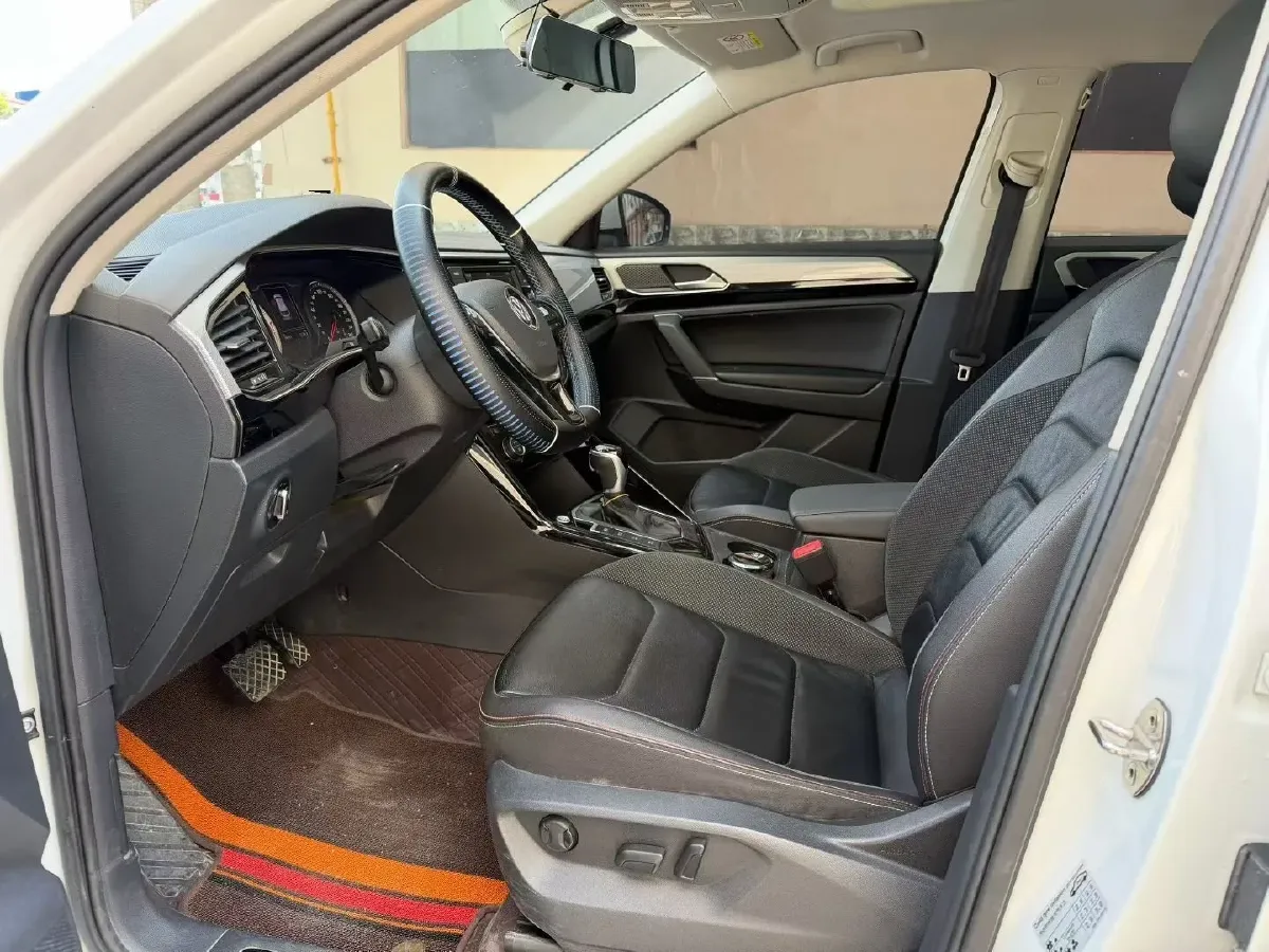 2019 Jeep Cherokee 2.0T 234HP L4 9AT,autocango,china used car exporter,china ev exporter,chinese used car exporter,chinese used ev exporter