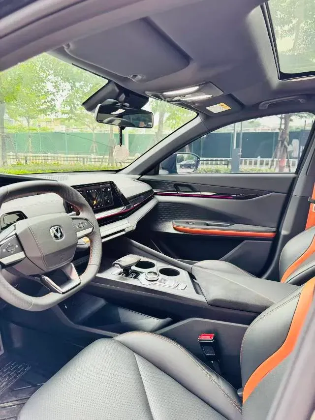 2022 ChangAn UNI-V 1.5T 188HP L4 7DCT,autocango,china used car exporter,china ev exporter,chinese used car exporter,chinese used ev exporter