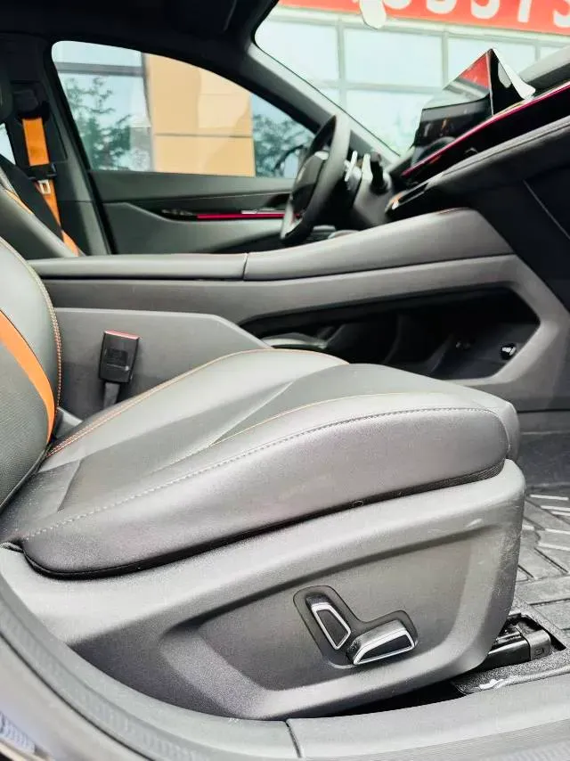 2022 ChangAn UNI-V 1.5T 188HP L4 7DCT,autocango,china used car exporter,china ev exporter,chinese used car exporter,chinese used ev exporter