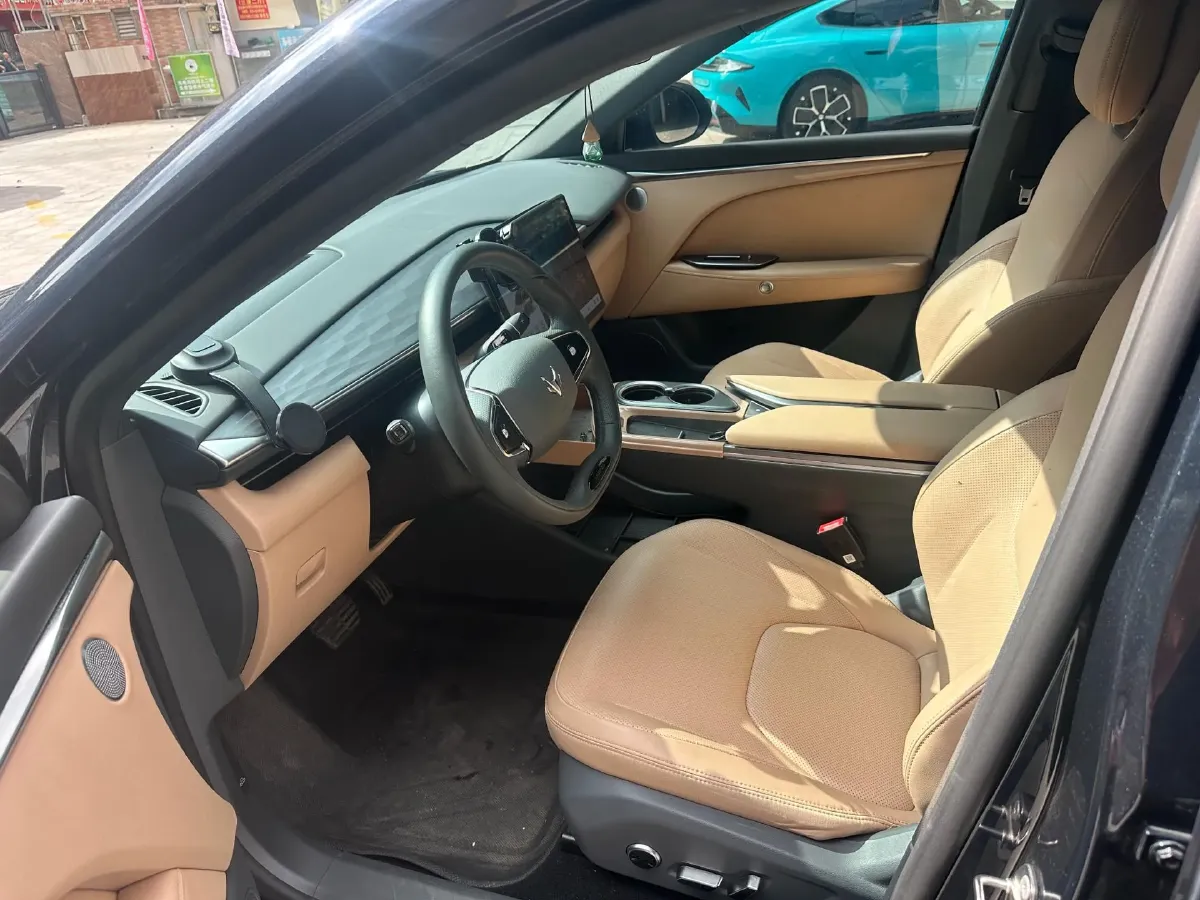 2024 HongQi H5 2.0T 224HP L4 8AT,autocango,china used car exporter,china ev exporter,chinese used car exporter,chinese used ev exporter