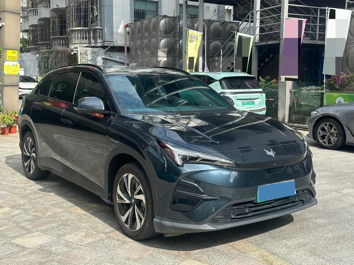 2024 HongQi H5 2.0T 224HP L4 8AT,autocango,china used car exporter,china ev exporter,chinese used car exporter,chinese used ev exporter