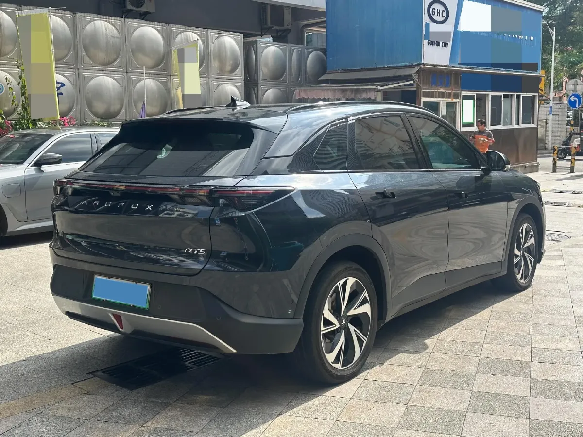 2024 HongQi H5 2.0T 224HP L4 8AT,autocango,china used car exporter,china ev exporter,chinese used car exporter,chinese used ev exporter