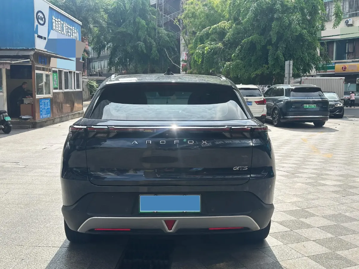 2024 HongQi H5 2.0T 224HP L4 8AT,autocango,china used car exporter,china ev exporter,chinese used car exporter,chinese used ev exporter