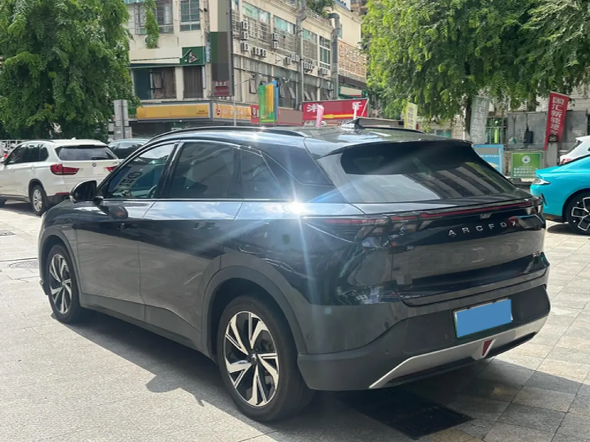 2024 HongQi H5 2.0T 224HP L4 8AT,autocango,china used car exporter,china ev exporter,chinese used car exporter,chinese used ev exporter