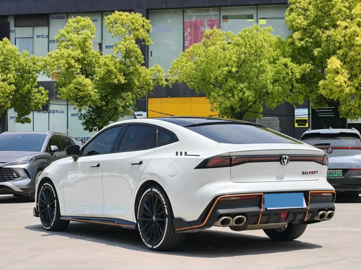 2023 ChangAn UNI-V 1.5T 188HP L4 7DCT,autocango,china used car exporter,china ev exporter,chinese used car exporter,chinese used ev exporter