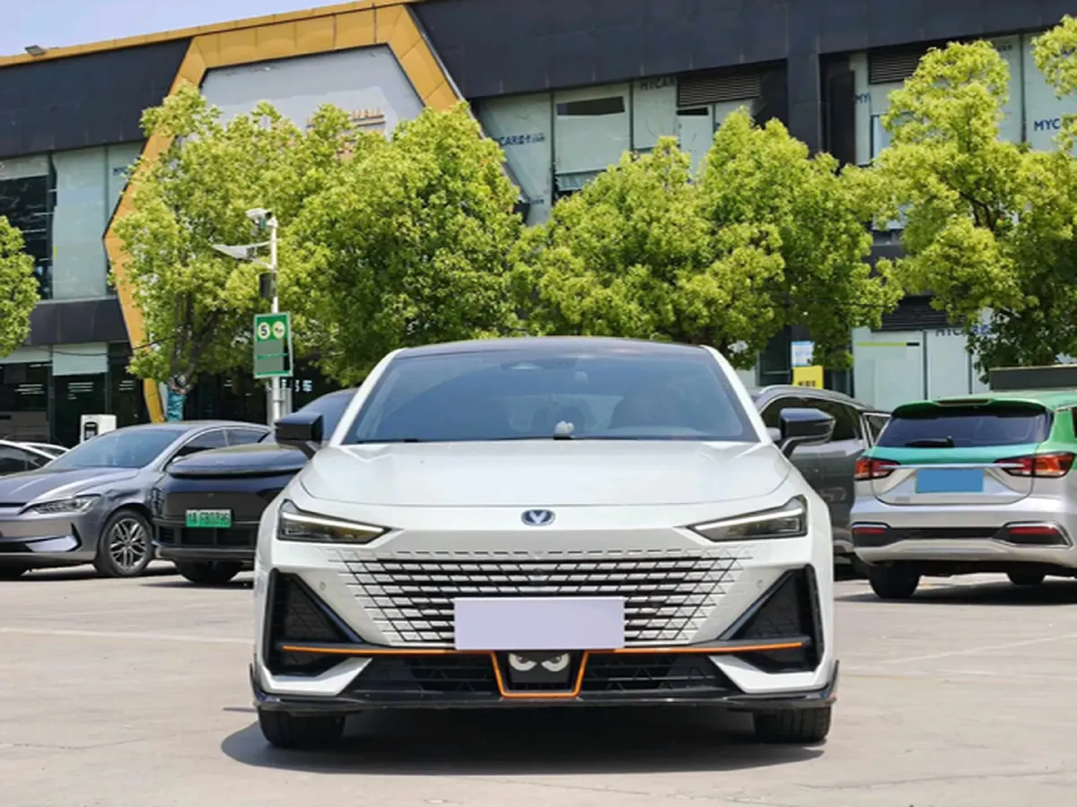 2023 ChangAn UNI-V 1.5T 188HP L4 7DCT,autocango,china used car exporter,china ev exporter,chinese used car exporter,chinese used ev exporter