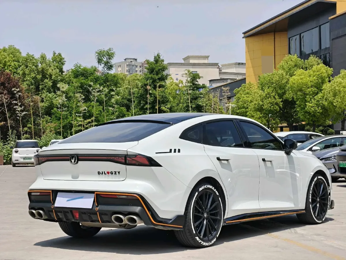 2023 ChangAn UNI-V 1.5T 188HP L4 7DCT,autocango,china used car exporter,china ev exporter,chinese used car exporter,chinese used ev exporter