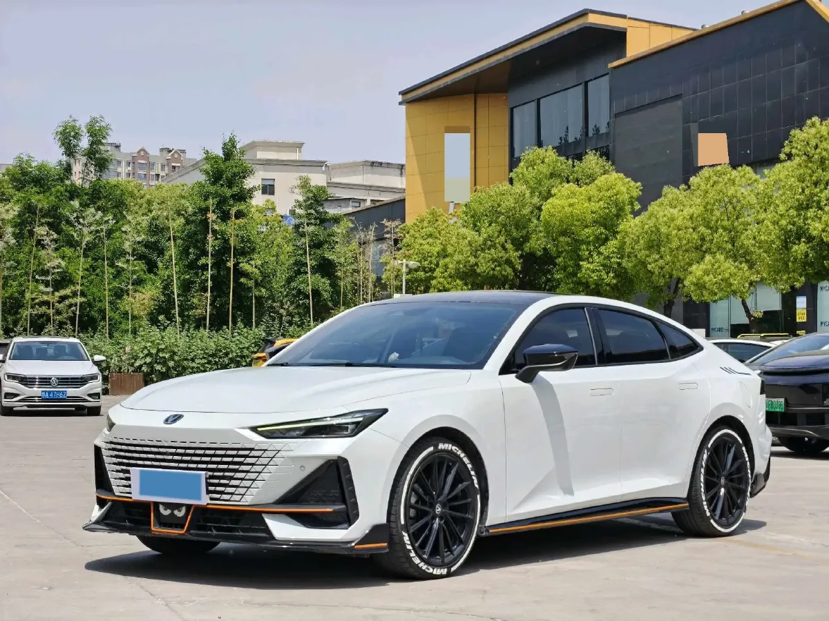 2023 ChangAn UNI-V 1.5T 188HP L4 7DCT,autocango,china used car exporter,china ev exporter,chinese used car exporter,chinese used ev exporter