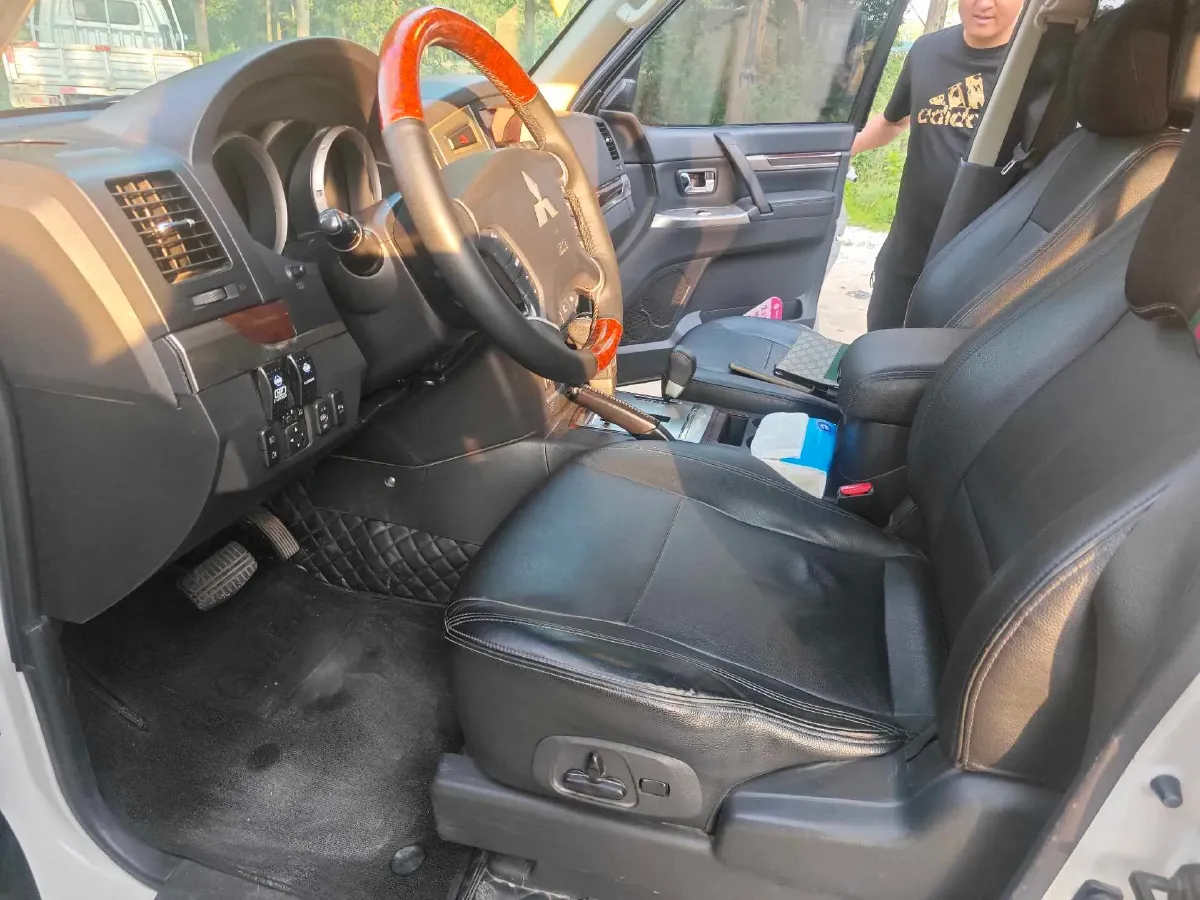 2018 Mitsubishi Pajero 3.0L 174HP V6 5AT,autocango,china used car exporter,china ev exporter,chinese used car exporter,chinese used ev exporter