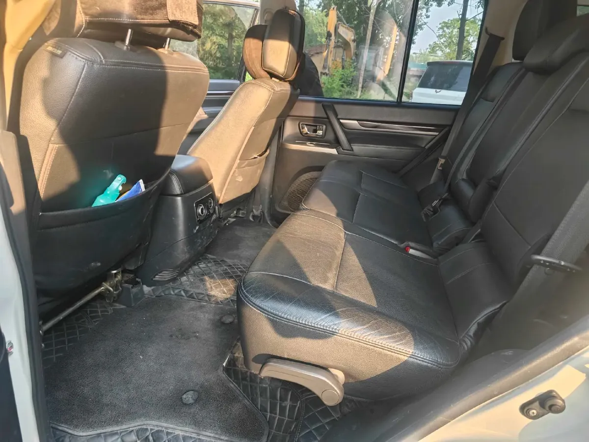 2018 Mitsubishi Pajero 3.0L 174HP V6 5AT,autocango,china used car exporter,china ev exporter,chinese used car exporter,chinese used ev exporter