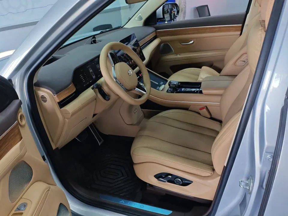 2024 AITO AITO M7 1.5T 152HP L4 REEV 42KWH,autocango,china used car exporter,china ev exporter,chinese used car exporter,chinese used ev exporter