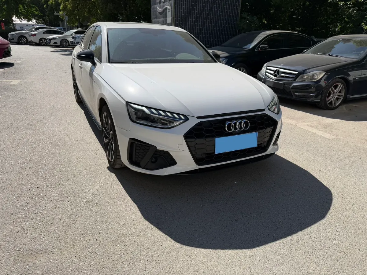 2023 Audi A4L 2.0T 190HP L4 7DCT,autocango,china used car exporter,china ev exporter,chinese used car exporter,chinese used ev exporter