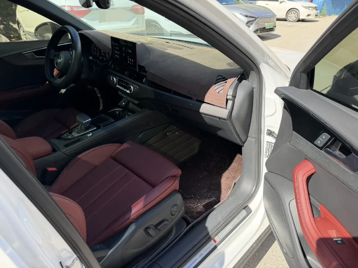 2023 Audi A4L 2.0T 190HP L4 7DCT,autocango,china used car exporter,china ev exporter,chinese used car exporter,chinese used ev exporter