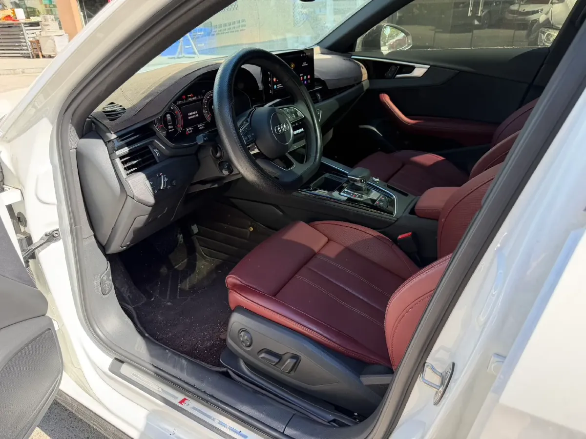 2023 Audi A4L 2.0T 190HP L4 7DCT,autocango,china used car exporter,china ev exporter,chinese used car exporter,chinese used ev exporter