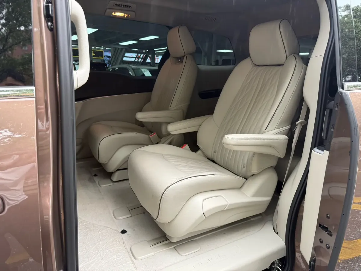 2022 Buick GL8 2.0T 237HP L4 9AT,autocango,china used car exporter,china ev exporter,chinese used car exporter,chinese used ev exporter