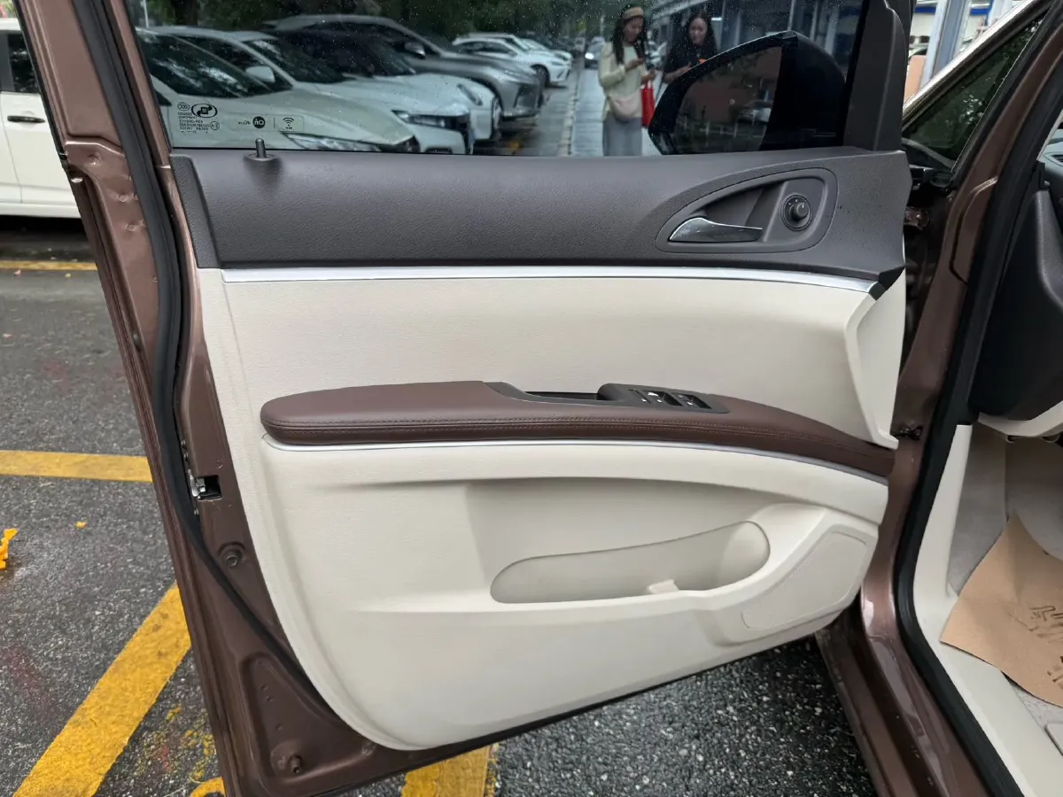 2022 Buick GL8 2.0T 237HP L4 9AT,autocango,china used car exporter,china ev exporter,chinese used car exporter,chinese used ev exporter