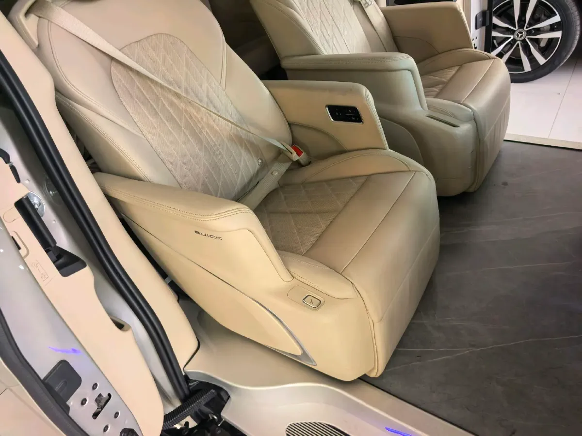 2023 Buick GL8 2.0T 237HP L4 9AT,autocango,china used car exporter,china ev exporter,chinese used car exporter,chinese used ev exporter