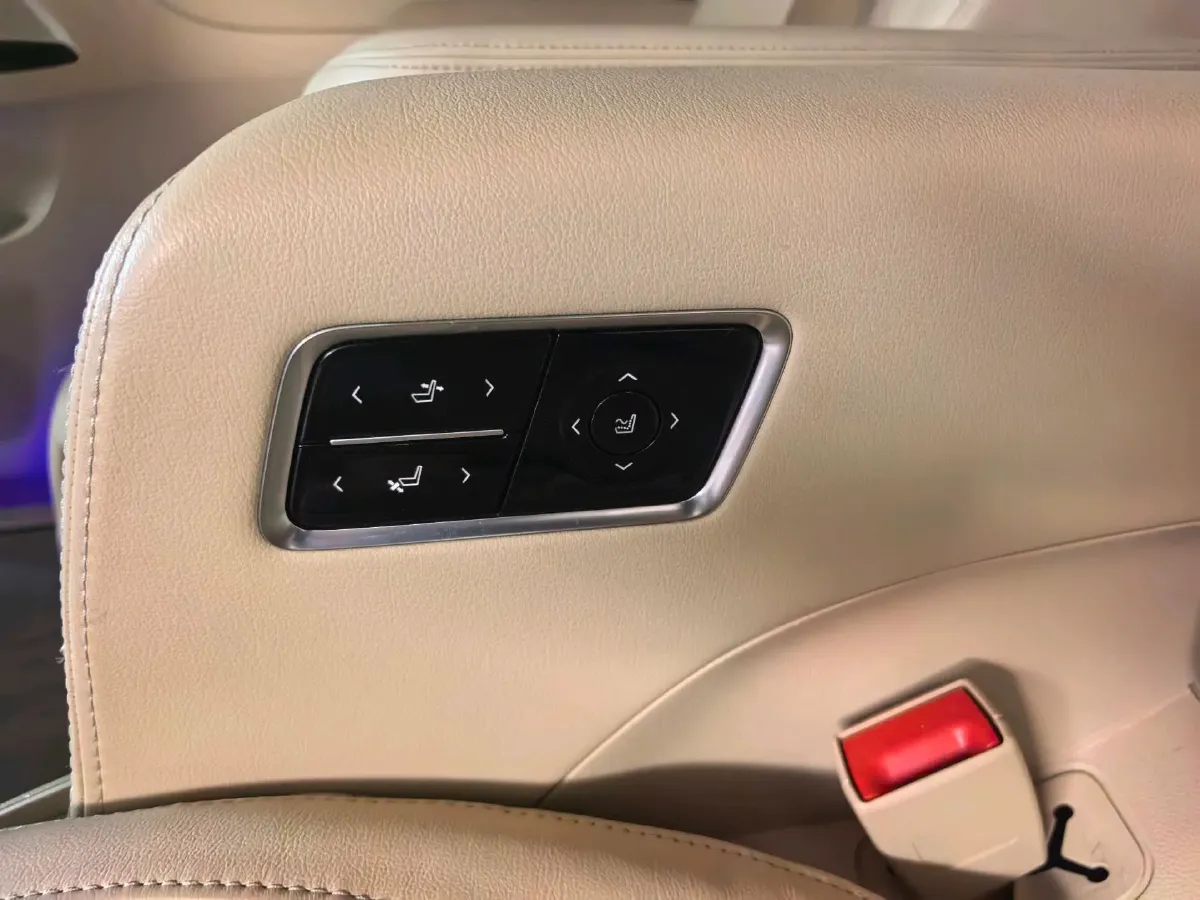 2023 Buick GL8 2.0T 237HP L4 9AT,autocango,china used car exporter,china ev exporter,chinese used car exporter,chinese used ev exporter