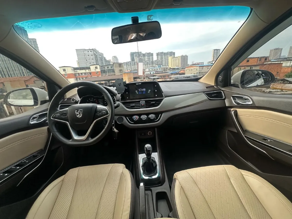 2017 BaoJun 310W 1.5L 112HP L4 6MT,autocango,china used car exporter,china ev exporter,chinese used car exporter,chinese used ev exporter