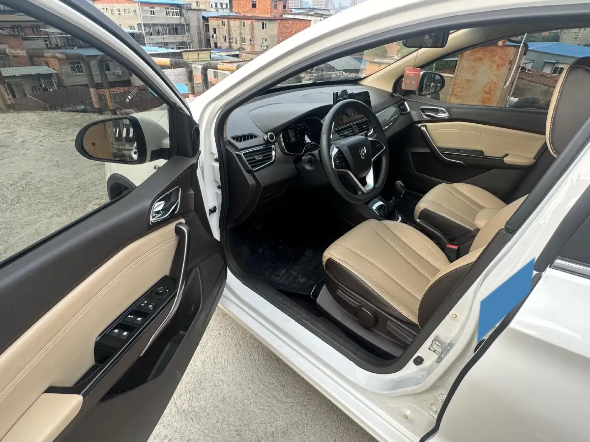 2017 BaoJun 310W 1.5L 112HP L4 6MT,autocango,china used car exporter,china ev exporter,chinese used car exporter,chinese used ev exporter
