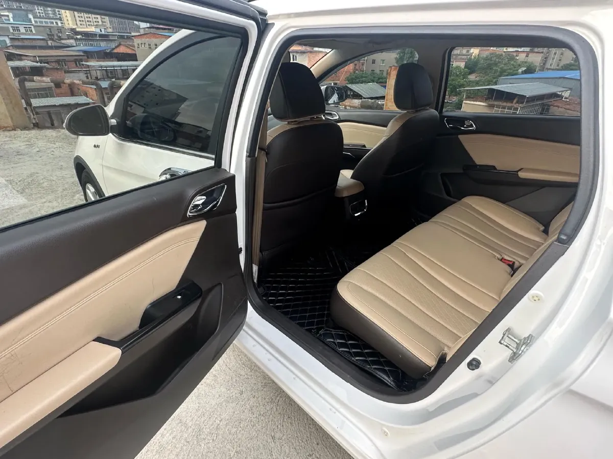2017 BaoJun 310W 1.5L 112HP L4 6MT,autocango,china used car exporter,china ev exporter,chinese used car exporter,chinese used ev exporter