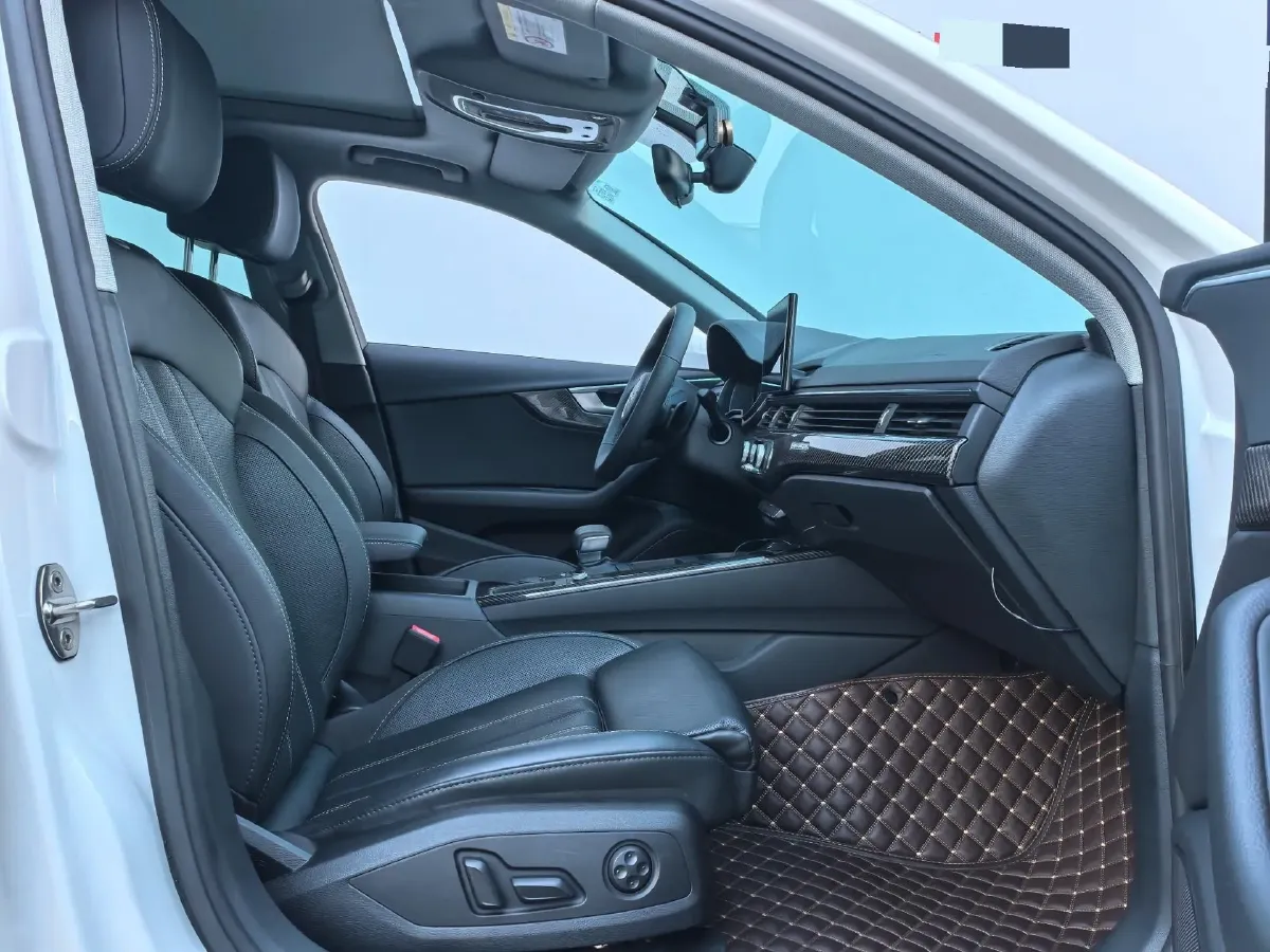 2020 Audi A4L 2.0T 190HP L4 7DCT,autocango,china used car exporter,china ev exporter,chinese used car exporter,chinese used ev exporter