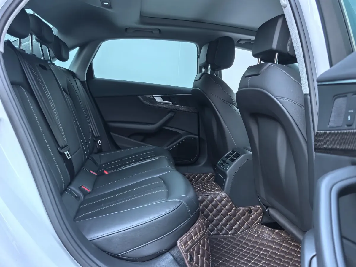 2020 Audi A4L 2.0T 190HP L4 7DCT,autocango,china used car exporter,china ev exporter,chinese used car exporter,chinese used ev exporter