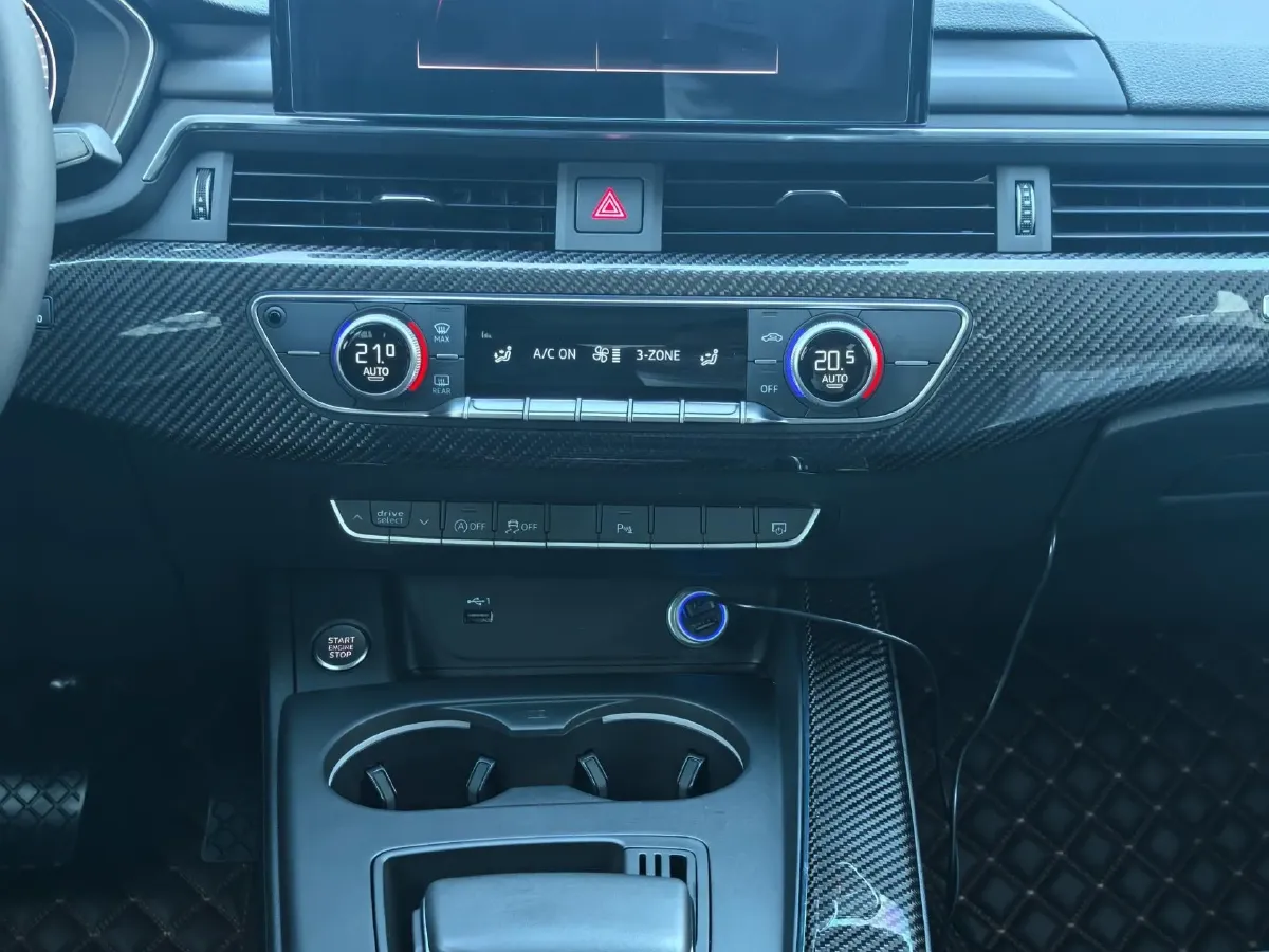 2020 Audi A4L 2.0T 190HP L4 7DCT,autocango,china used car exporter,china ev exporter,chinese used car exporter,chinese used ev exporter