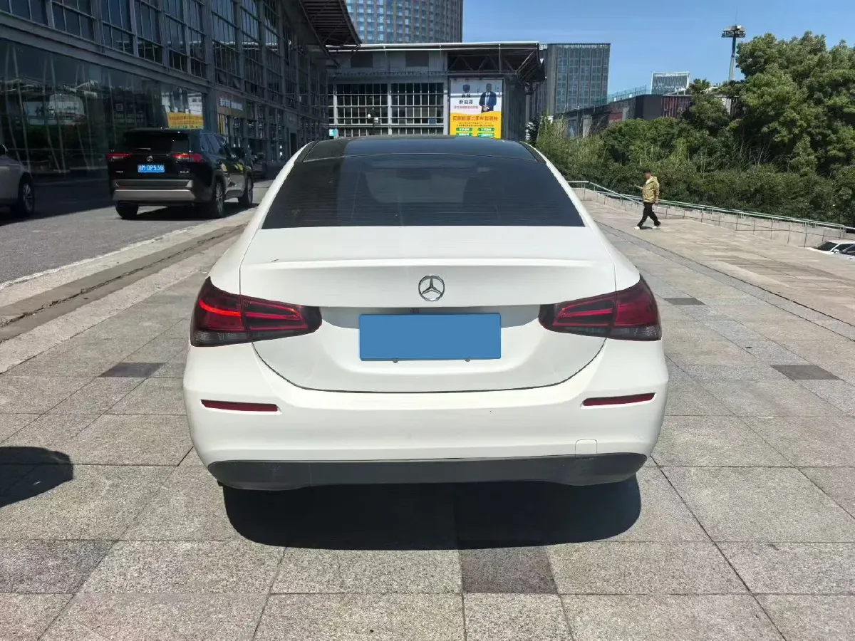 2020 Mercedes-Benz A Class 1.3T 136HP L4 7DCT,autocango,china used car exporter,china ev exporter,chinese used car exporter,chinese used ev exporter