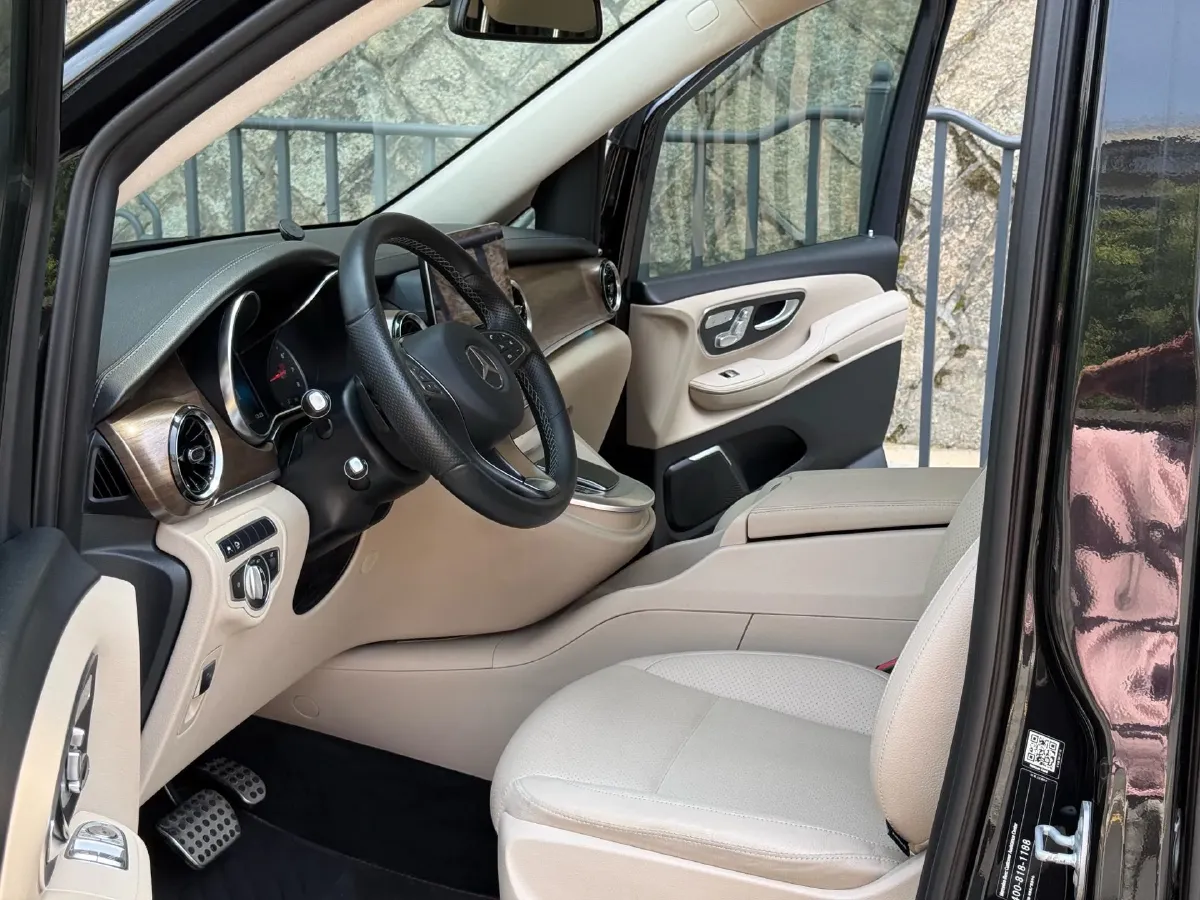 2020 Mercedes-Benz V Class 2.0T 211HP L4 9AT,autocango,china used car exporter,china ev exporter,chinese used car exporter,chinese used ev exporter