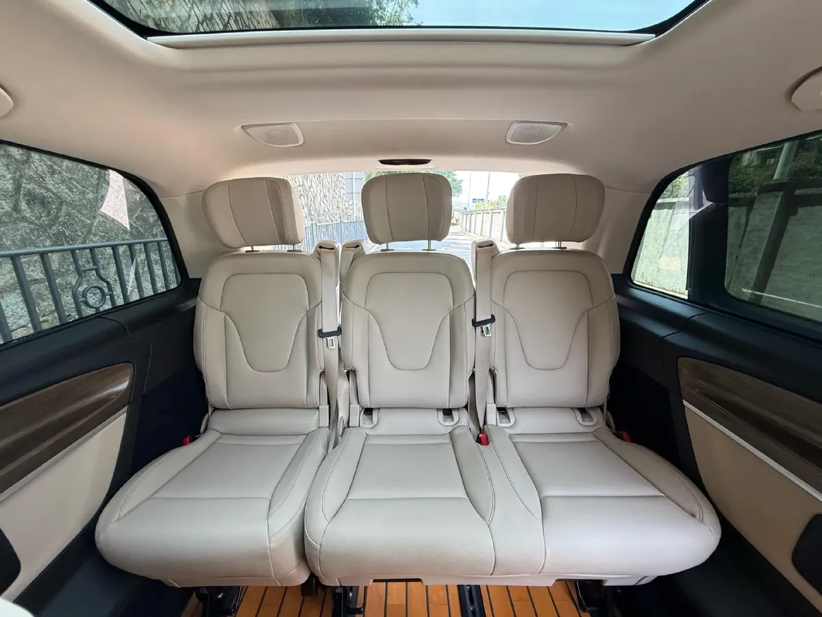 2020 Mercedes-Benz V Class 2.0T 211HP L4 9AT,autocango,china used car exporter,china ev exporter,chinese used car exporter,chinese used ev exporter